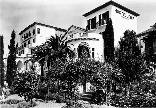 Vue historique de l’auberge de la Calanque au Lavandou en 1946