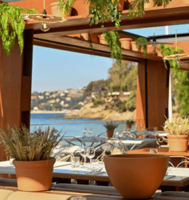 Restaurant C Beach, une bonne adresse de l'hôtel Auberge de la Calanque au Lavandou