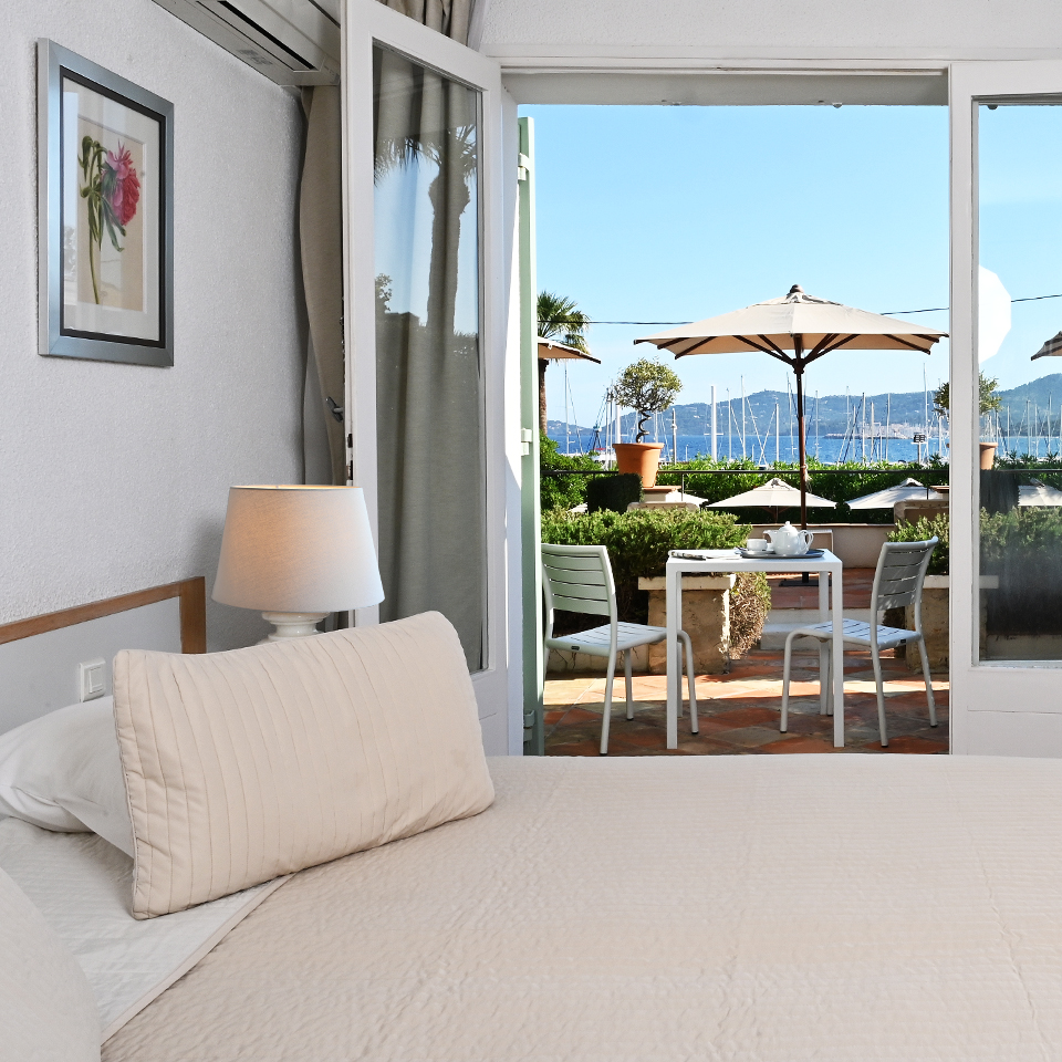 Chambre double climatisée dans un hôtel calme situé au Lavandou