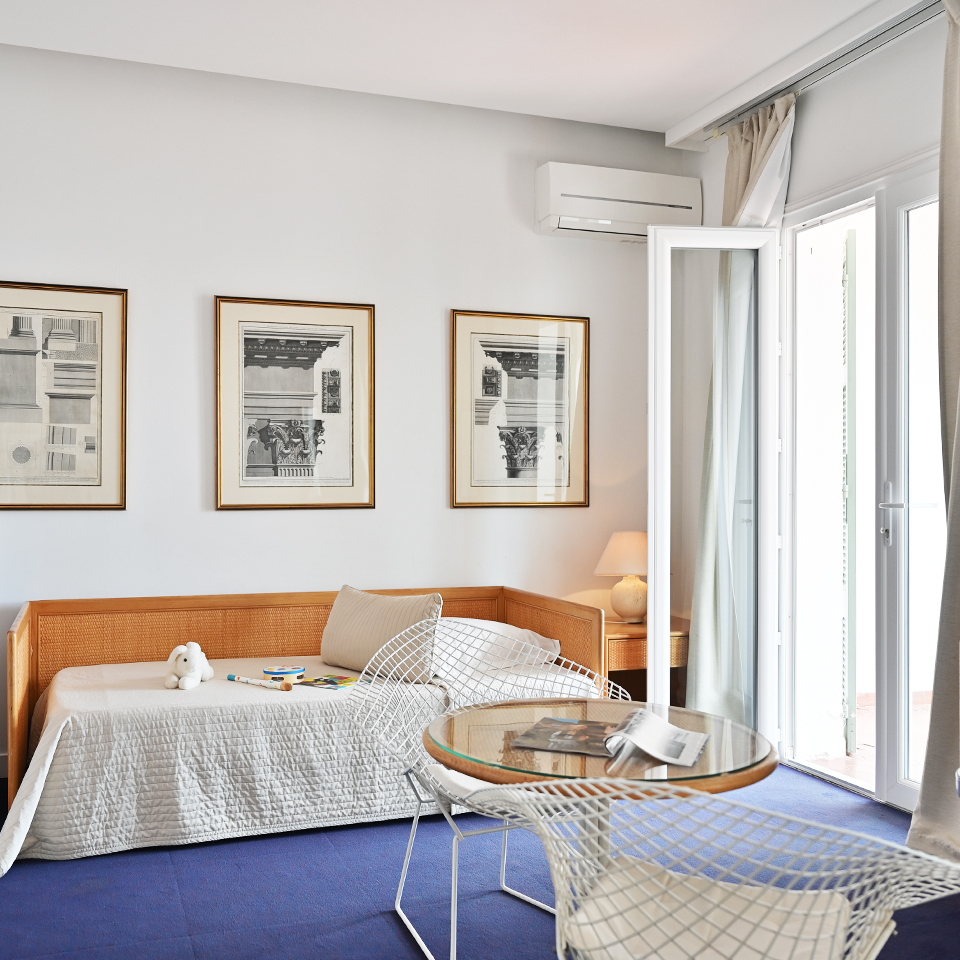 Chambre calme et vue mer hôtel la Calanque au Lavandou