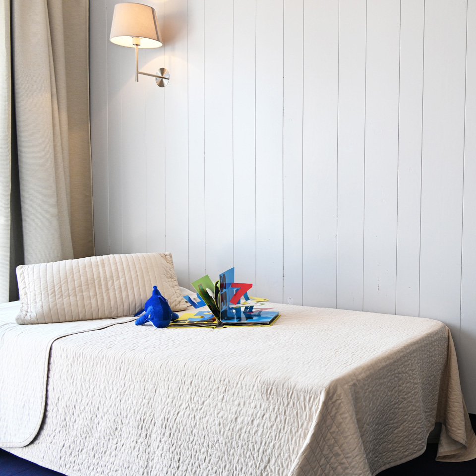 Chambre triple bord de mer au Lavandou dans le var