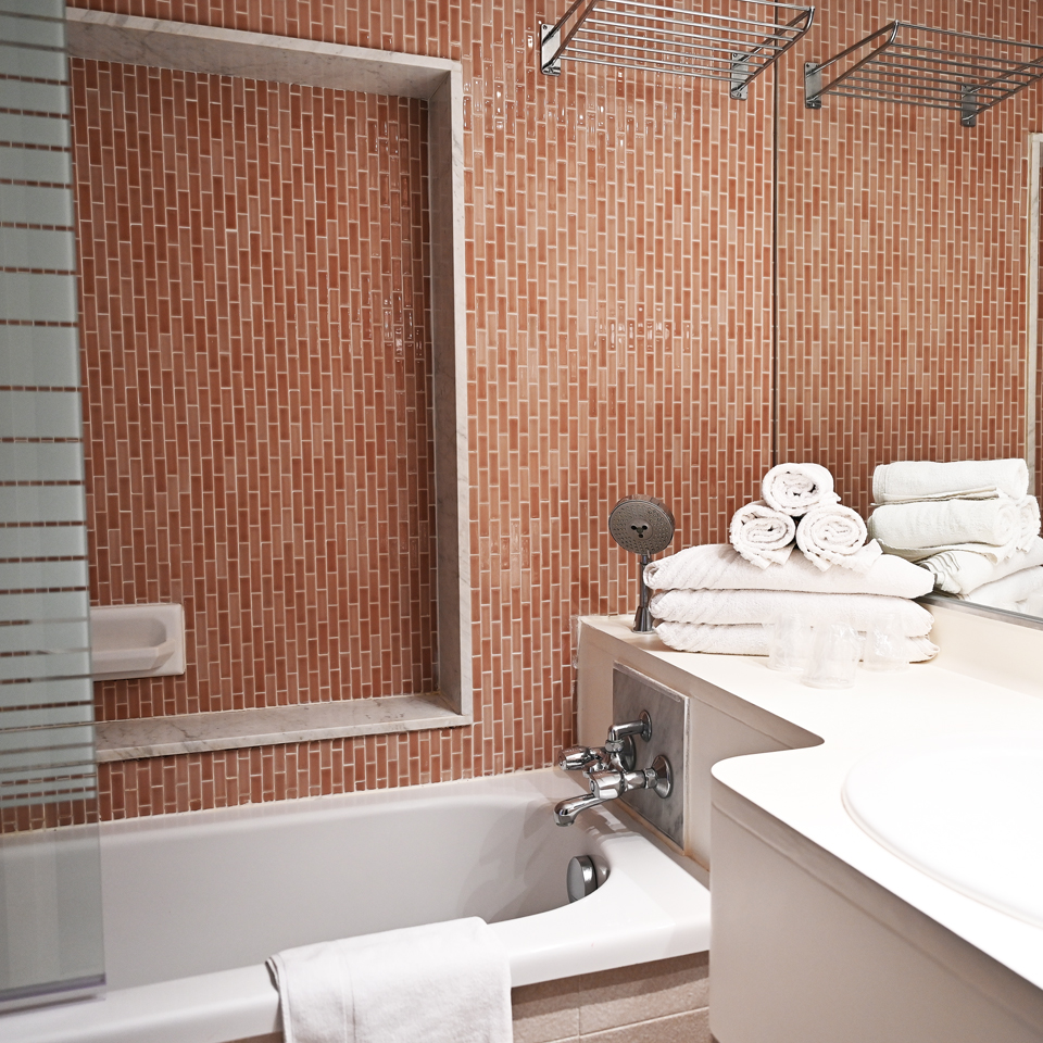 Chambre pour 3 personnes avec terrasse face à la mer sur la côte d'azur var