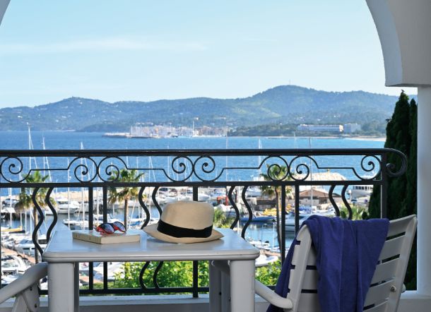 Un hôtel avec toutes les chambres face à la mer au Lavandou
