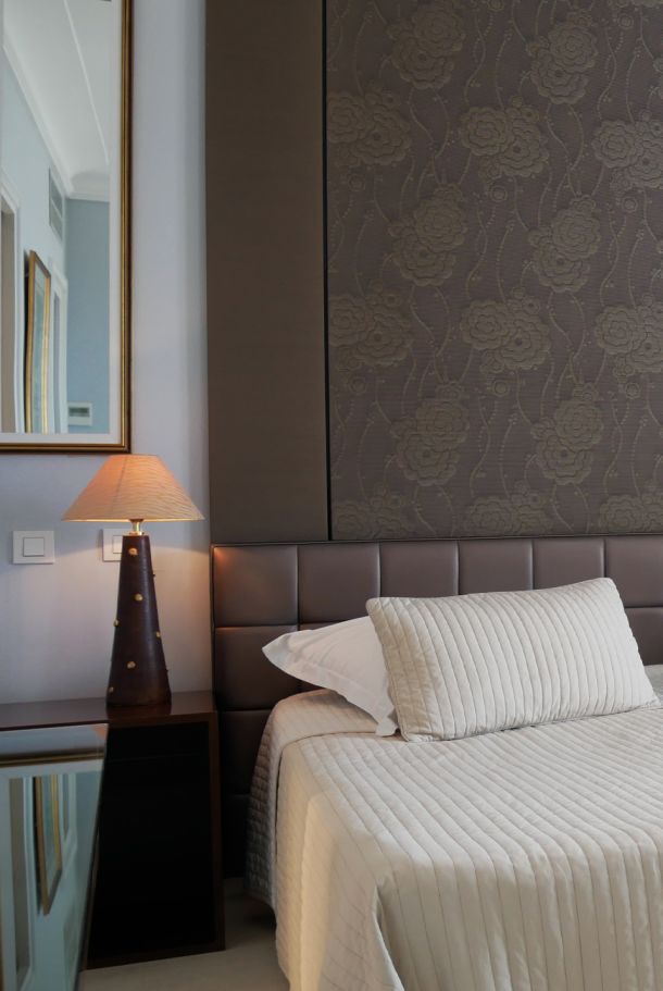 Des chambres spacieuses face à la mer, au Lavandou avec piscine et jardin 