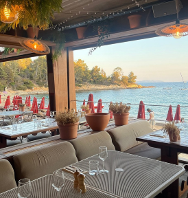 Restaurant C Beach, une bonne adresse de l'hôtel Auberge de la Calanque au Lavandou