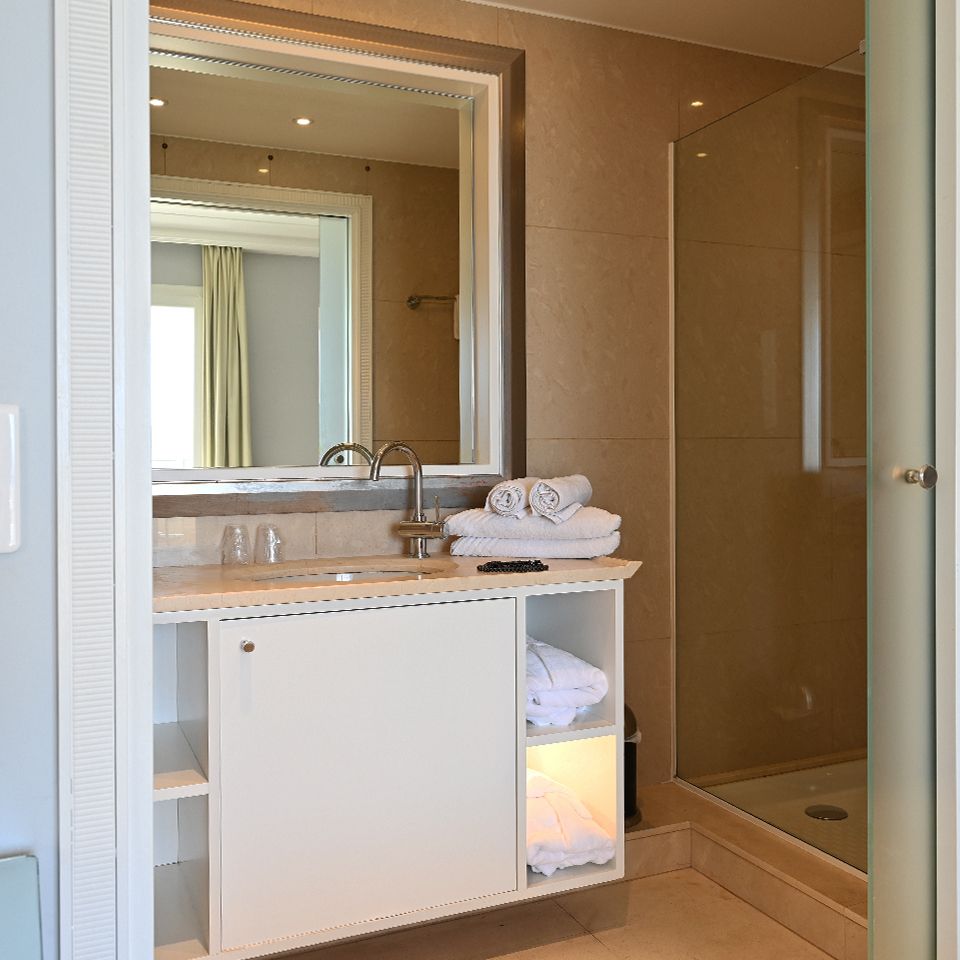 Chambre supérieure climatisée avec vue mer au Lavandou