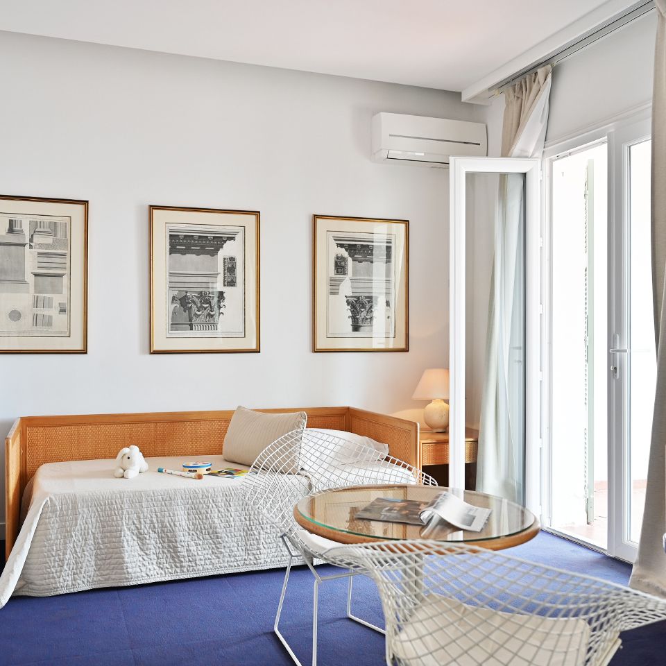 Chambre calme et vue mer hôtel la Calanque au Lavandou